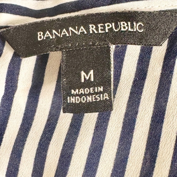 Banana Republic Classic Tie Neck Ruffle Stripe Dark Navy Sleeveless Top Sz M - Picture 3 of 8